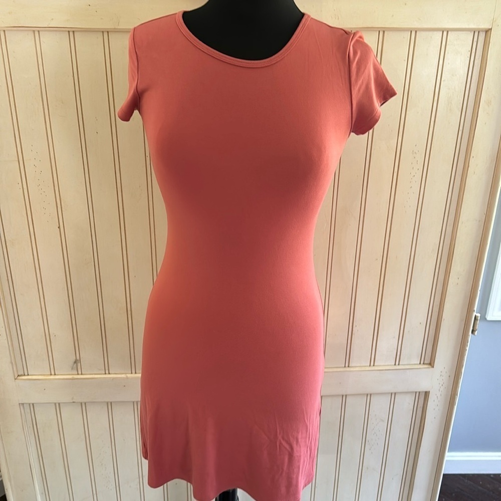 Aritzia Wilfred T-Shirt Dress - Picture 2 of 8